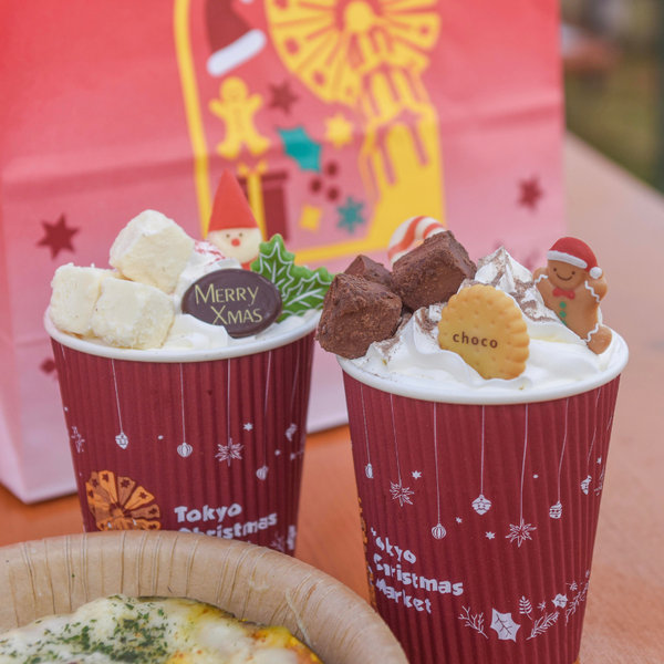 クリスマスマーケットのホットドリンク